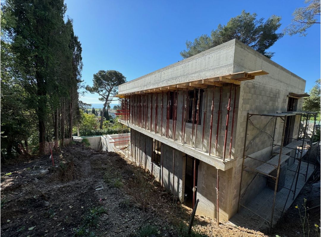 CONSTRUCTION OF A VILLA